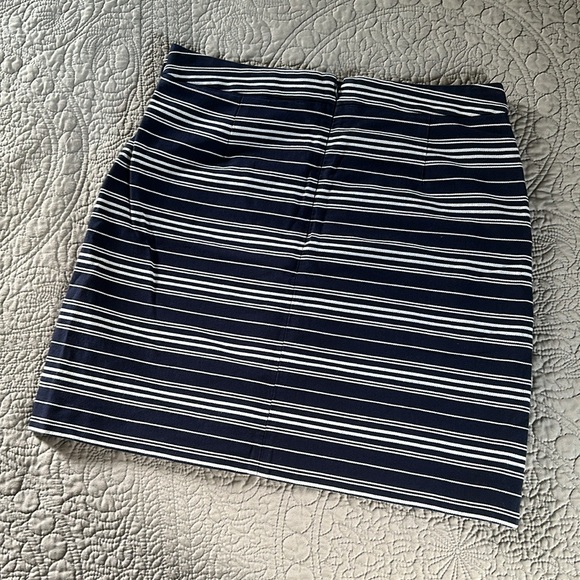 LOFT Mini Skirt - Picture 4 of 4